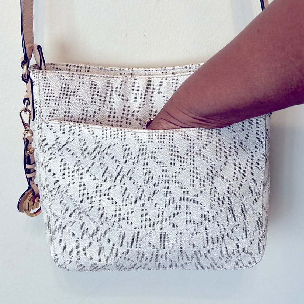 Michael Kors Jet Set Messenger Crossbody Bag in Cream - Picture 6 of 16